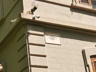 A testimoniarlo c'� ancora la piastra in ferro bianco che riporta la sigla Eaap (Ente autonomo per l'acquedotto pugliese). Ora per� nel piccolo stabile c'� la caserma dei carabinieri